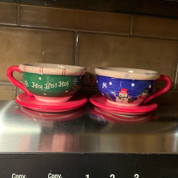 Set of 2 Avon Christmas Glass Coffee Mugs Decor - Picture 1 of 12